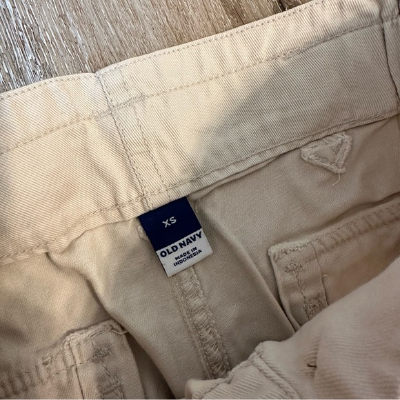Old Navy Women's Cream Straight Leg Pants - Picture 4 of 5